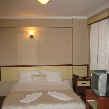 מלון Izmir Elit Hotel 2*