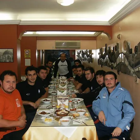 Izmir Elit Hotel מלון 2*